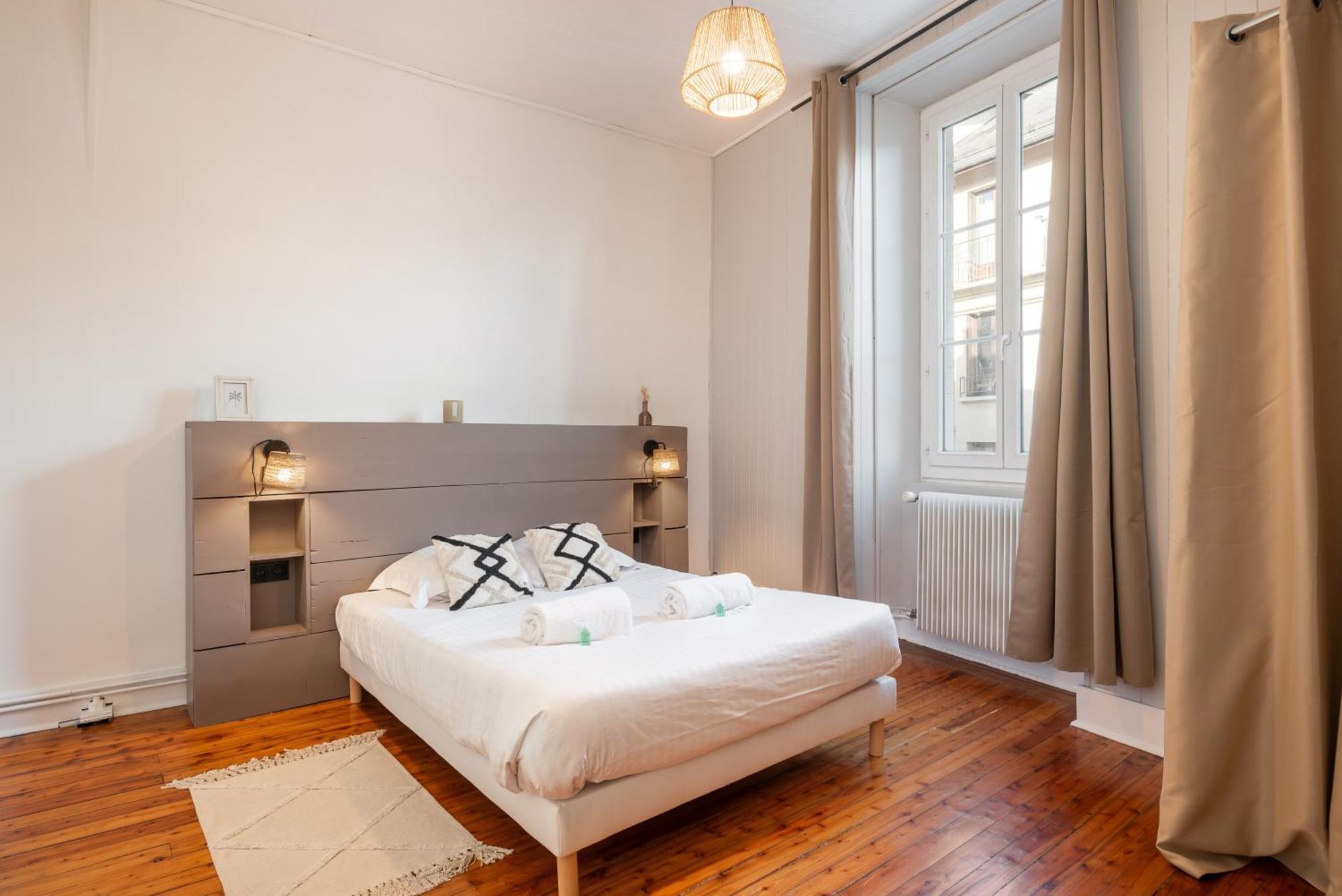 Appartement Spacieux Et Chaleureux Coeur De Ville Chambéry Dış mekan fotoğraf