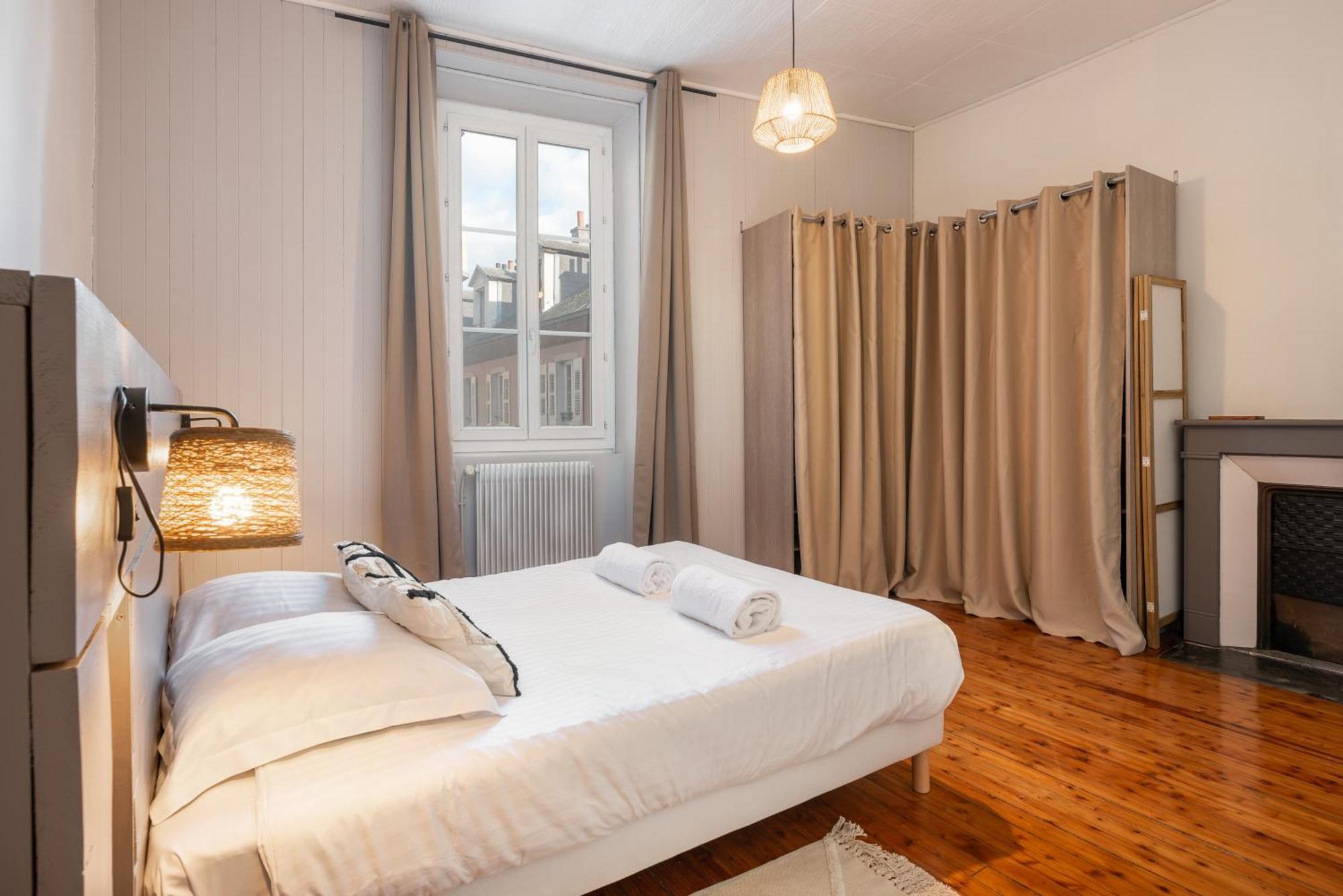 Appartement Spacieux Et Chaleureux Coeur De Ville Chambéry Dış mekan fotoğraf