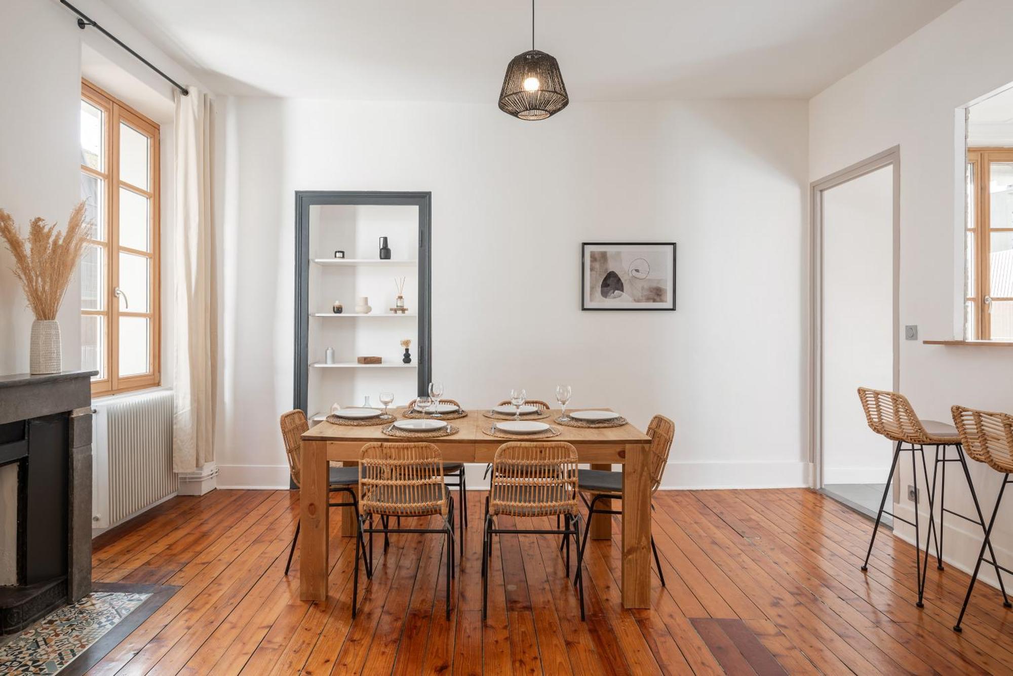 Appartement Spacieux Et Chaleureux Coeur De Ville Chambéry Dış mekan fotoğraf