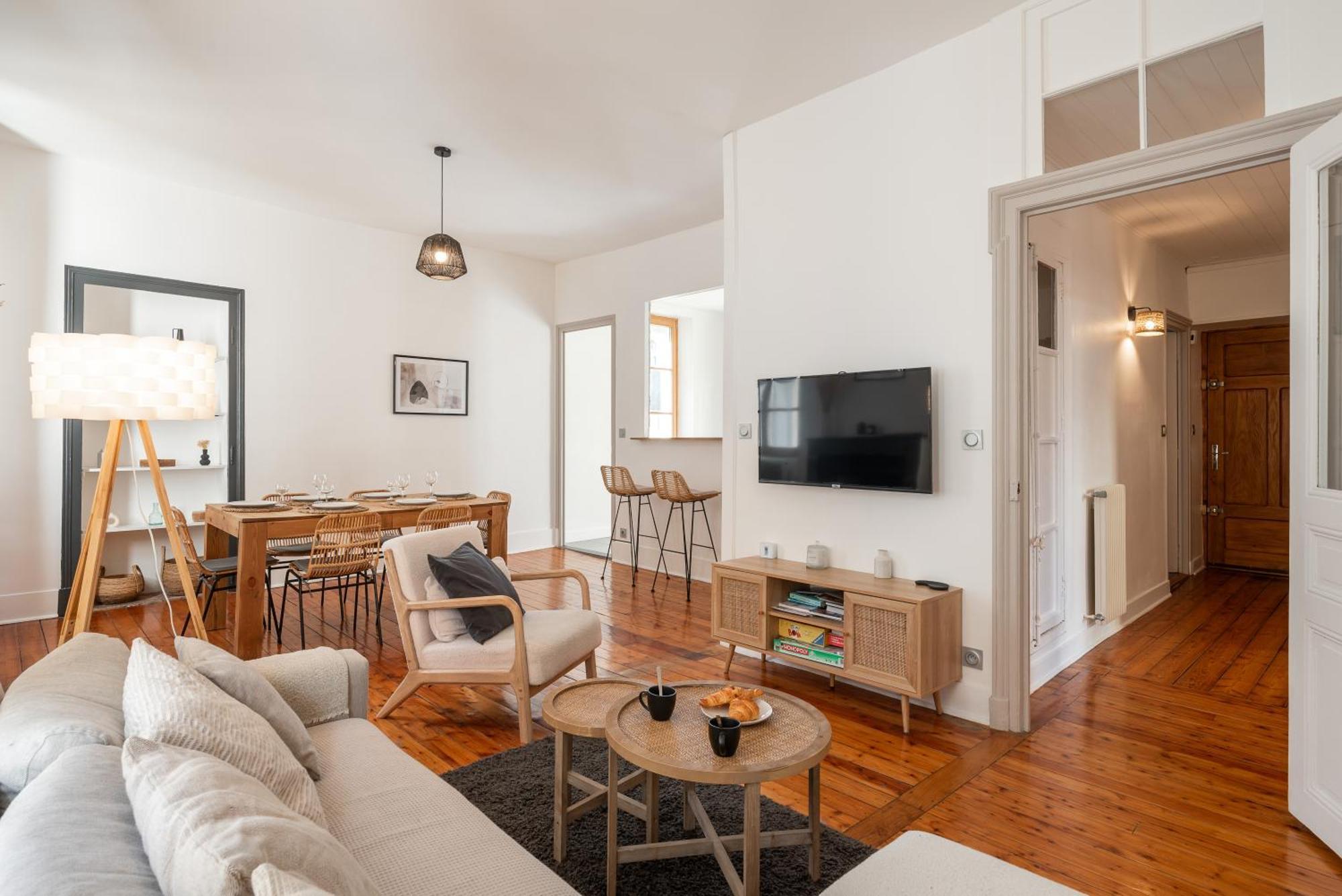 Appartement Spacieux Et Chaleureux Coeur De Ville Chambéry Dış mekan fotoğraf