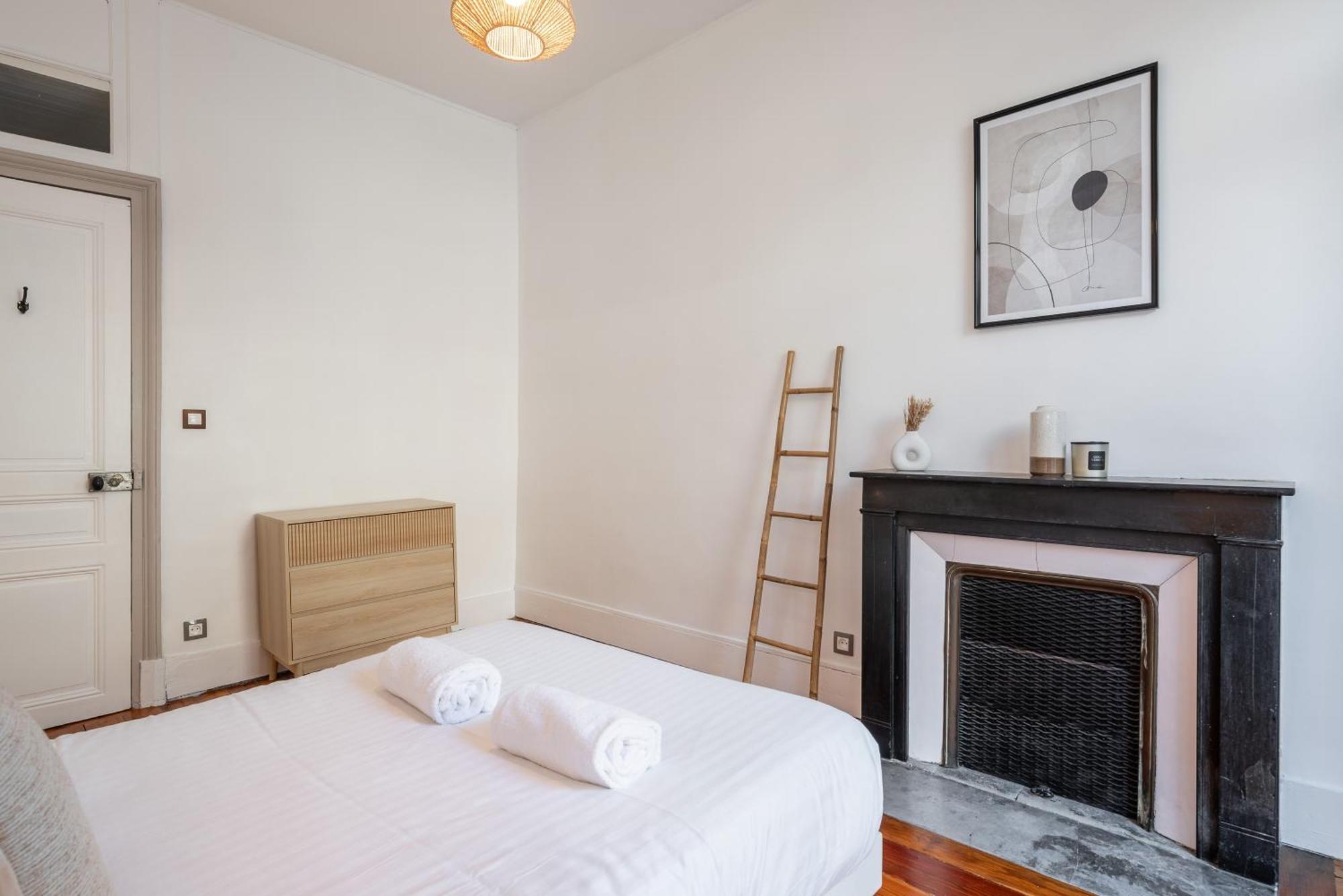 Appartement Spacieux Et Chaleureux Coeur De Ville Chambéry Dış mekan fotoğraf