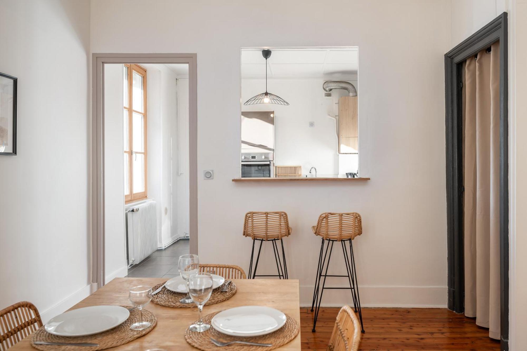 Appartement Spacieux Et Chaleureux Coeur De Ville Chambéry Dış mekan fotoğraf